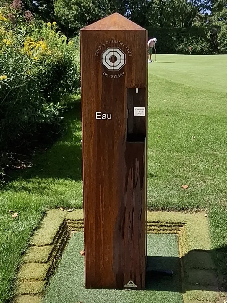 G-ME019-Terri_Fontaine à eaux (2).webp